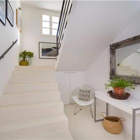 3 Bedroom Villa with Pool, Terrace and Sea Views near Vinisce, Sleeps 7